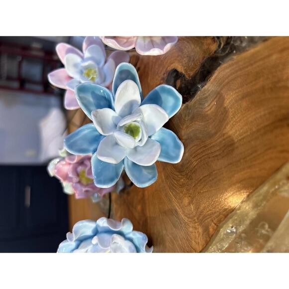 Hand made porcelain flower set - Picture 4 of 9